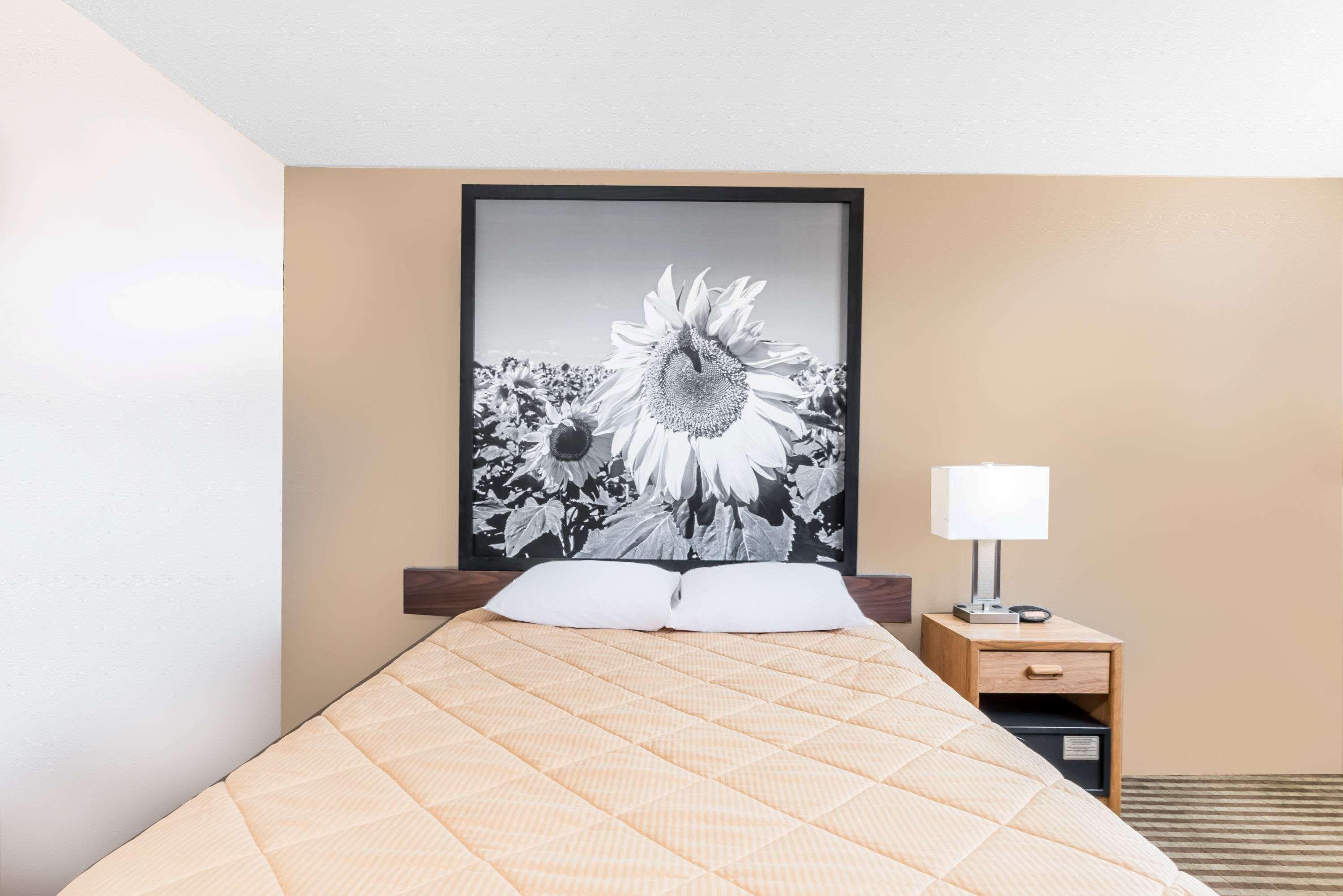 Super 8 By Wyndham Bowman Hotel Ngoại thất bức ảnh